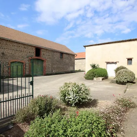 Chez Brouge Momas