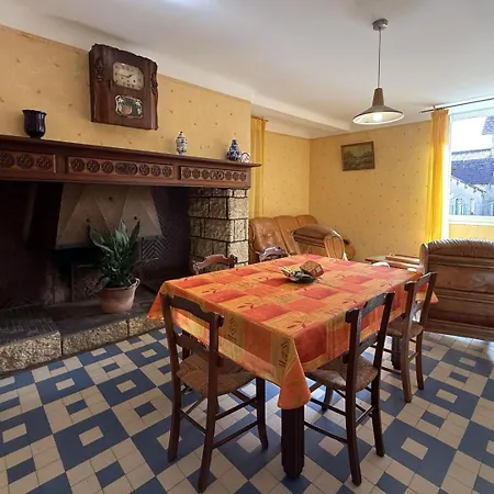 Chez Brouge بيت للعطل