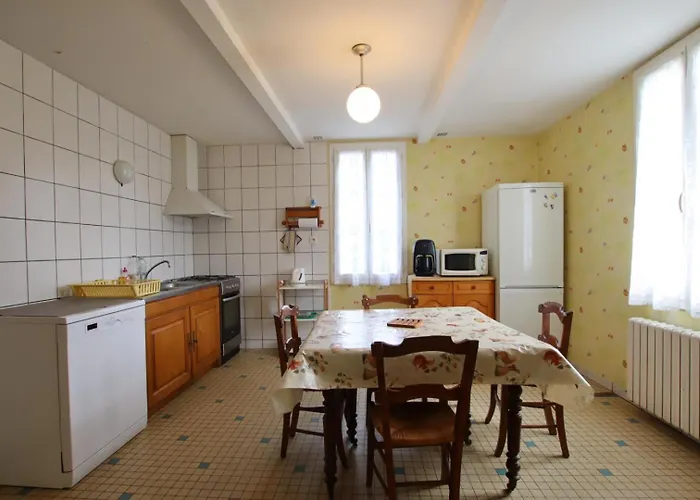 Chez Brouge بيت للعطل