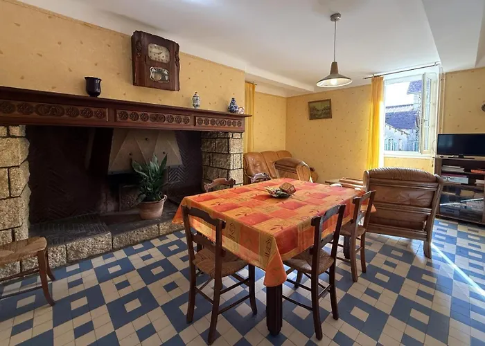 Chez Brouge بيت للعطل