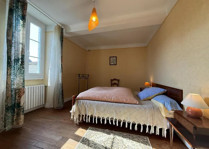 Chez Brouge بيت للعطل Momas