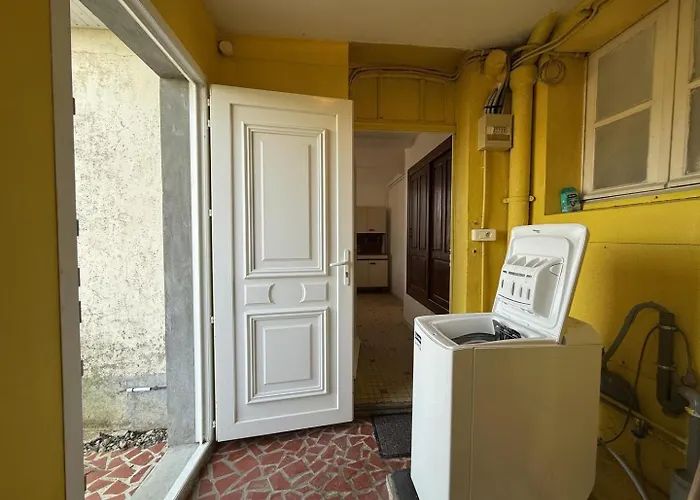 Chez Brouge بيت للعطل